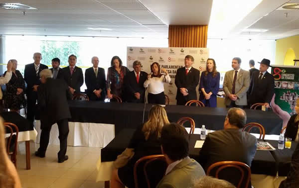 Sindifarma participa de relançamento da Frente Parlamentar